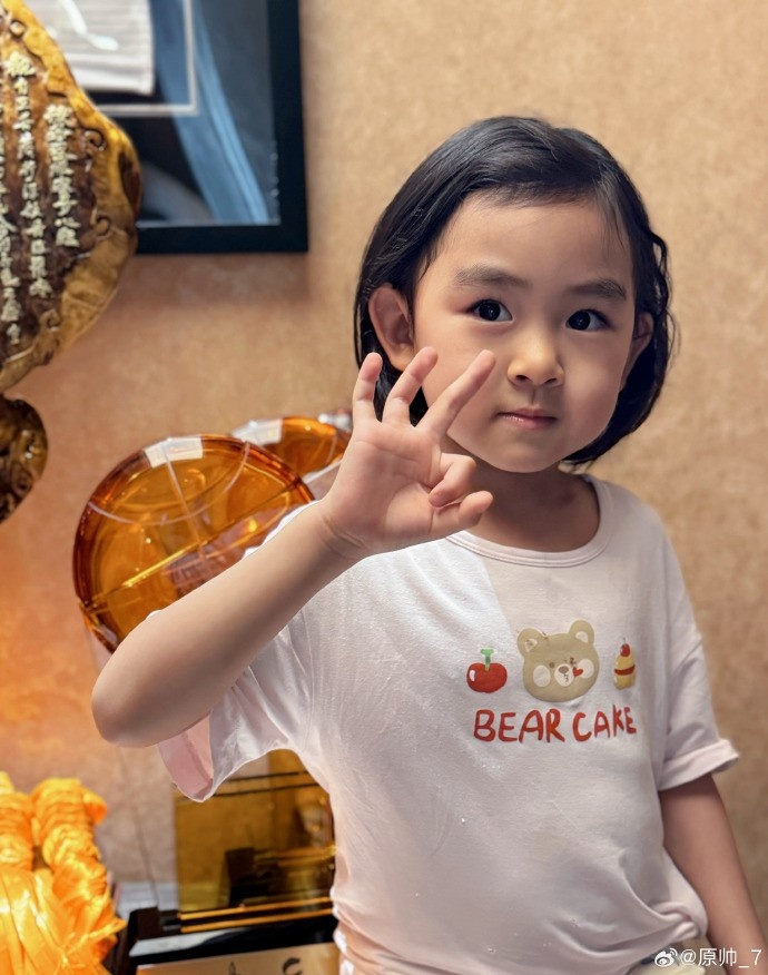 三分大賽三冠王！原帥曬三冠獎(jiǎng)杯：完成了女兒給安排的任務(wù)！