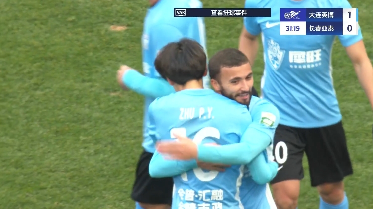 19歲朱鵬宇中超處子球！大連英博1-0領(lǐng)先長春亞泰，馬萊萊助攻