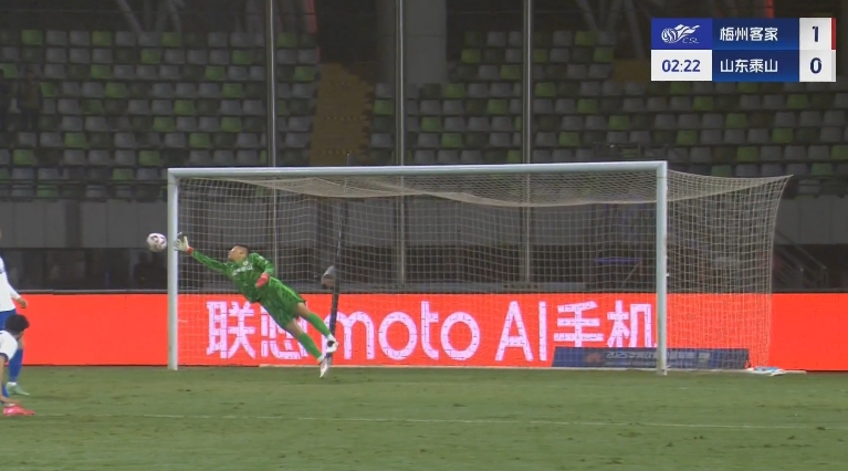 梅州開場2分鐘1-0泰山！茹子楠不停球抽射世界波攻破王大雷大門