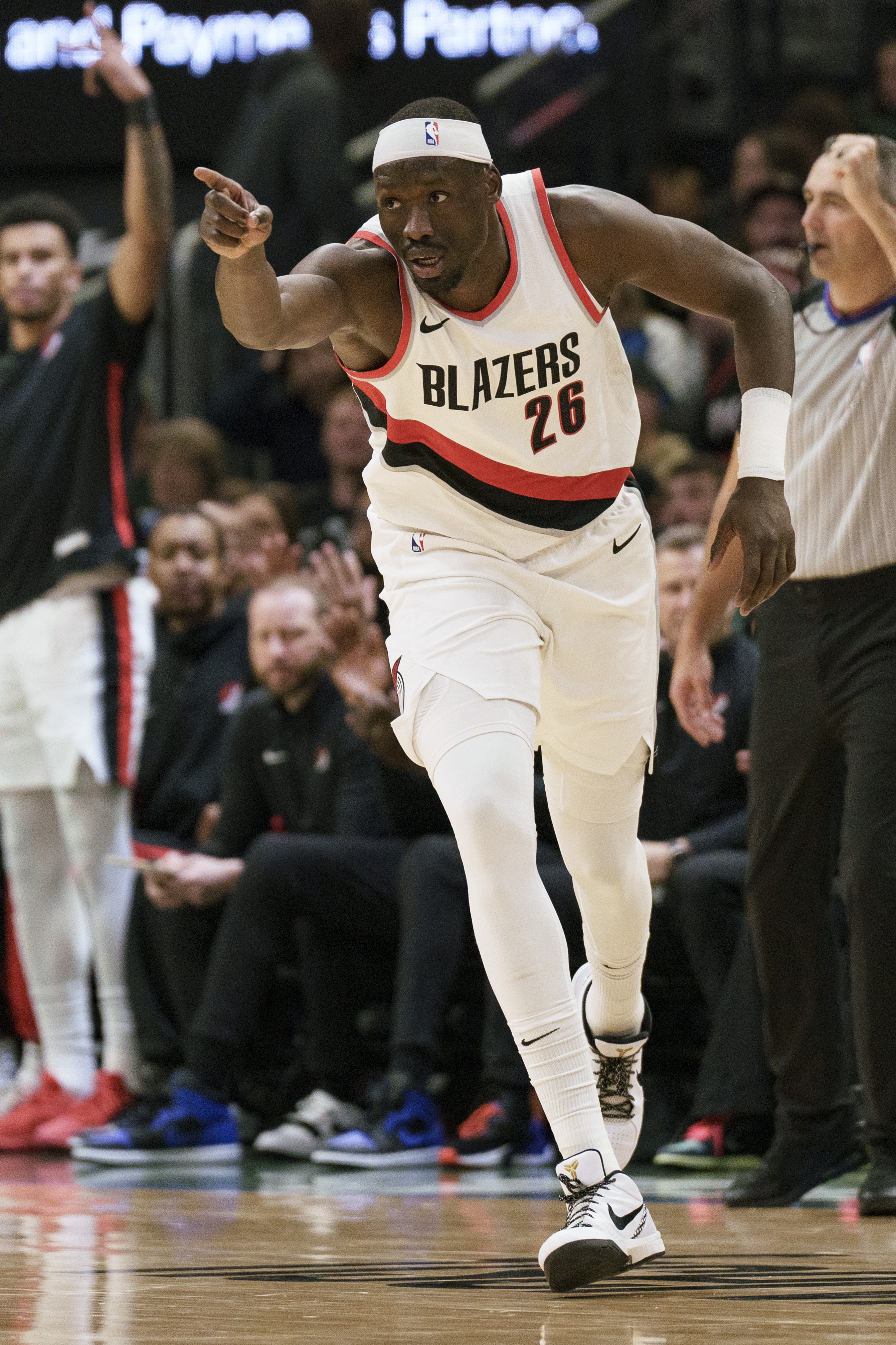 CBA名宿！里斯上半場三分4中3 11分鐘砍下11分5籃板