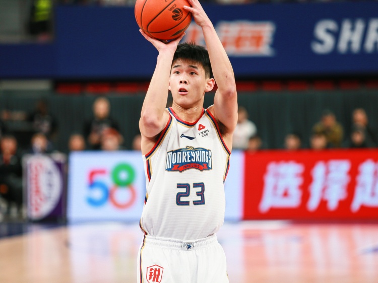高效全能！林葳半場7中6拿到16分3板6助1斷