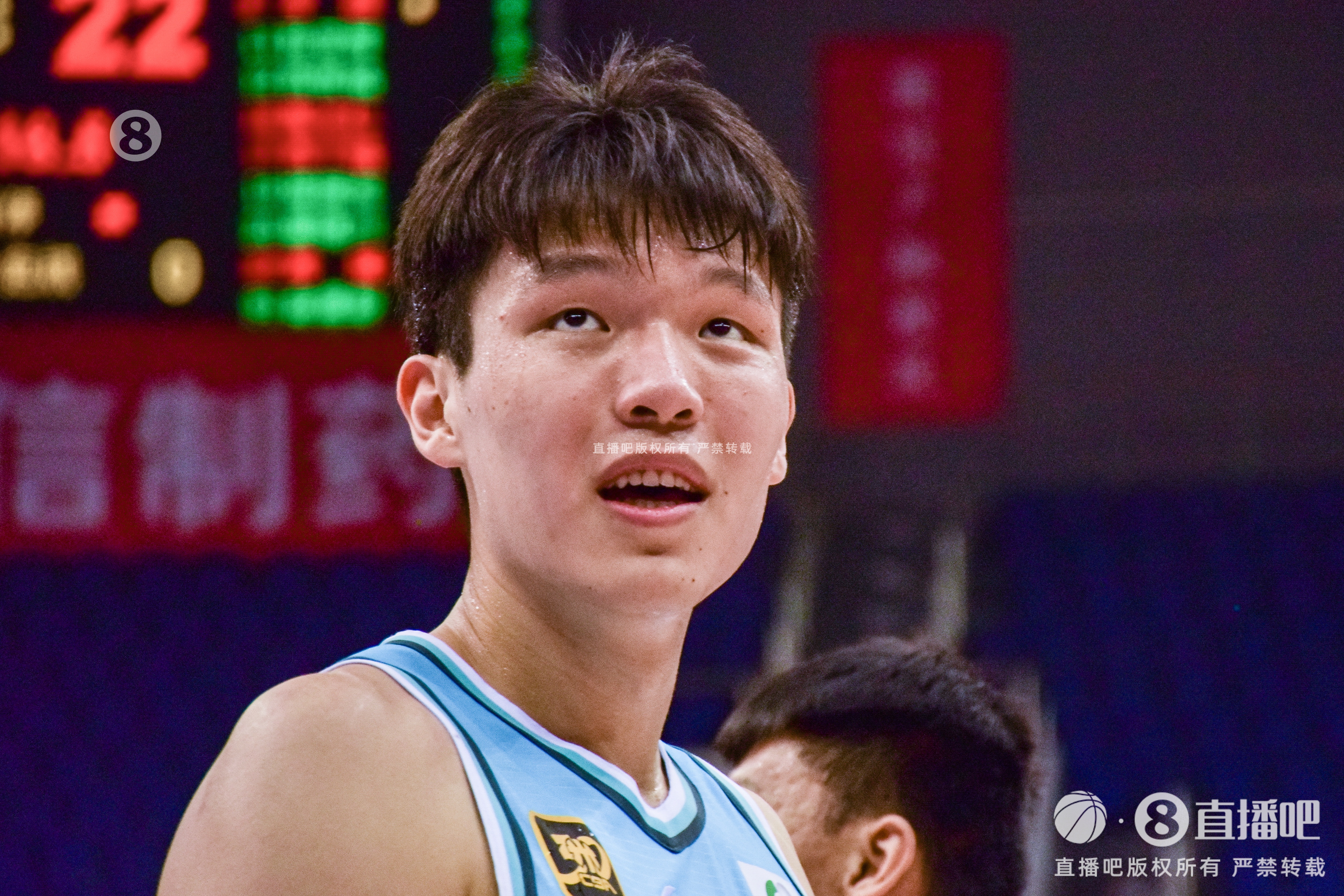 青島記者：楊瀚森狀態(tài)逐漸調(diào)到最佳 但青島外線射手需找回準(zhǔn)星
