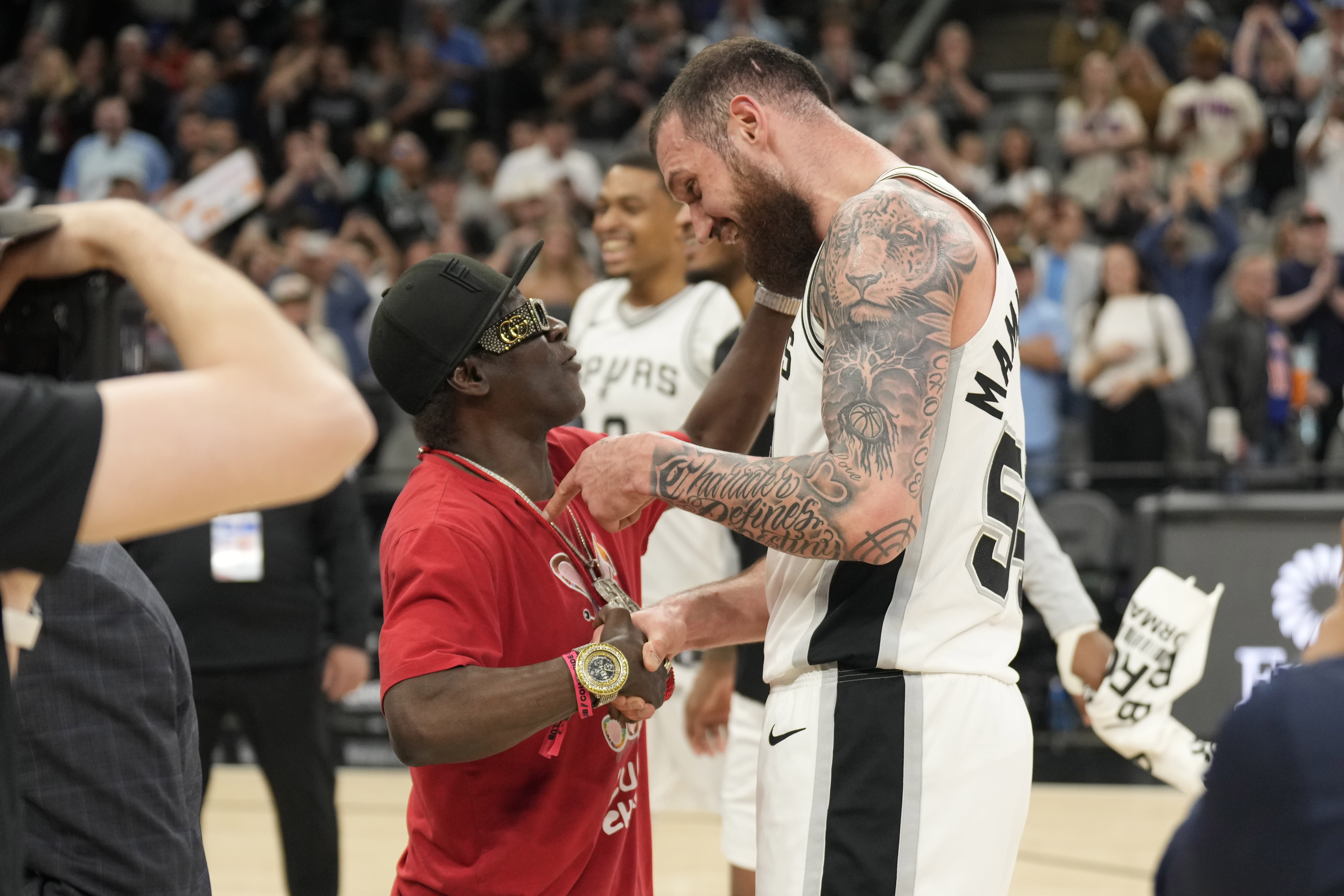 馬穆上場19分鐘就砍下34分！哈特：他能進入NBA是有原因的